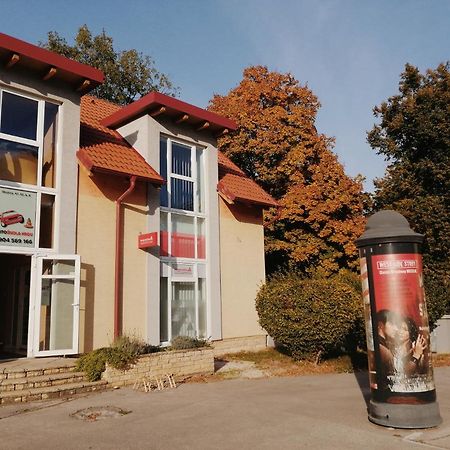 Apartmán pri parku Sered' Exterior foto