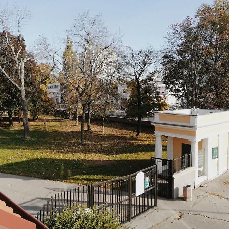 Apartmán pri parku Sered' Exterior foto