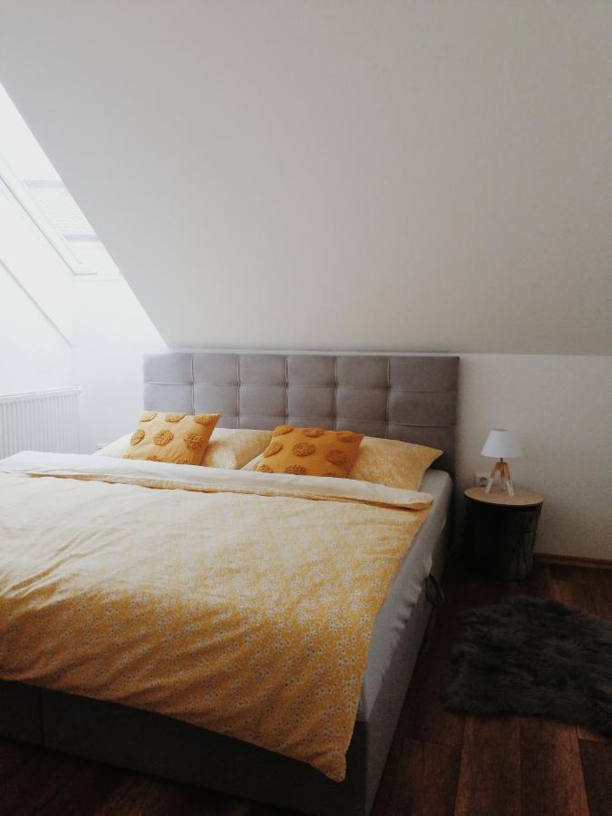 Apartmán pri parku Sered' Exterior foto